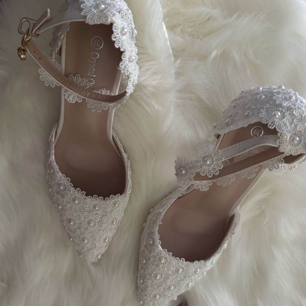 Elegant White Lace Women's Shoes Size 9 - Picture 8 of 11